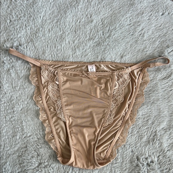 Victoria's Secret Dream Angels Mini String Bikini Panty M - Picture 1 of 5